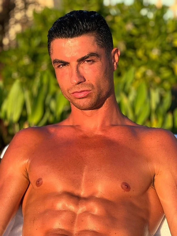 ronaldo-khoe-than-4.jpg