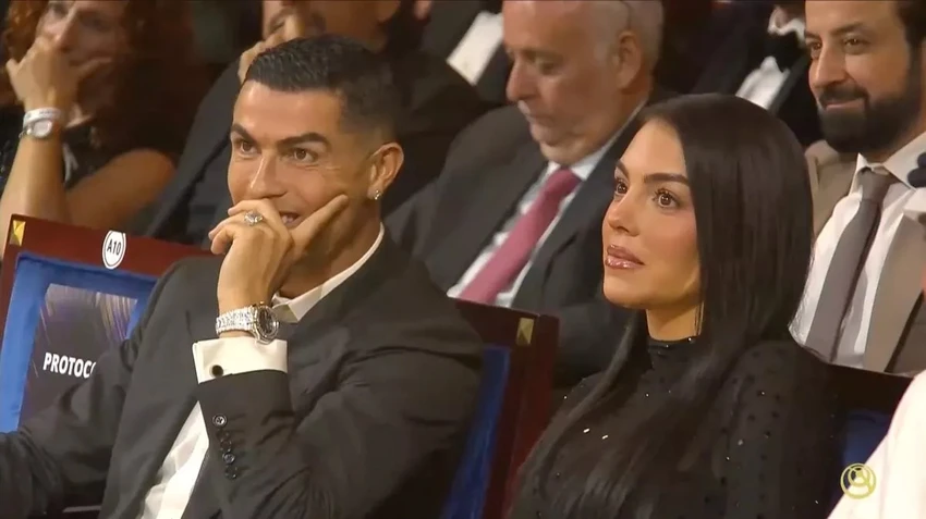 ronaldo-mo-ra-kha-nang-chuyen-nhuong-gay-soc.jpg