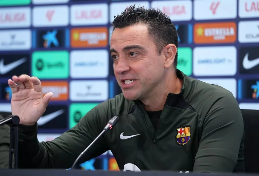 xavi-dan-dat-mu.jpg