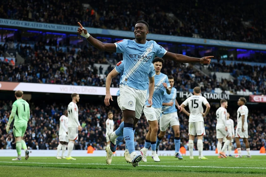 man-city-guehi.jpg