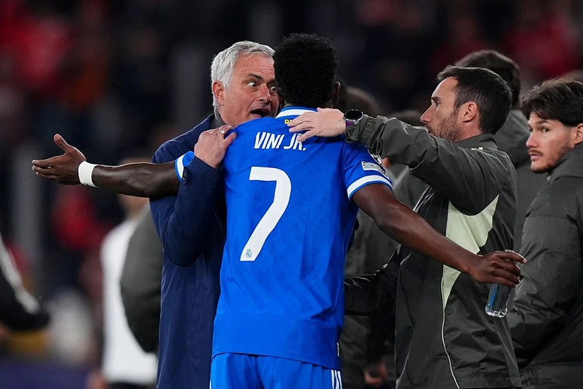 vinicius-chi-trich-mourinho.jpg