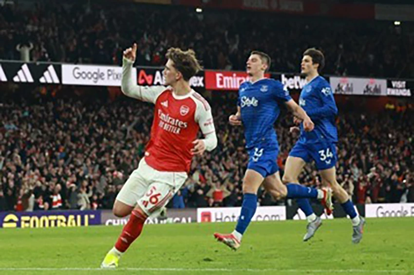 arsenal-max-dowman.jpg