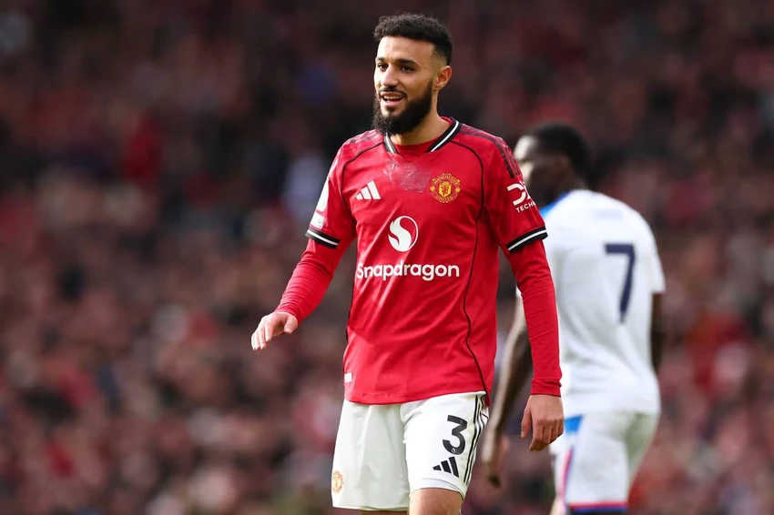 manchester-united-Mazraoui.jpg