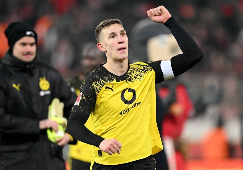 Schlotterbeck-borussia-dortmund.jpg