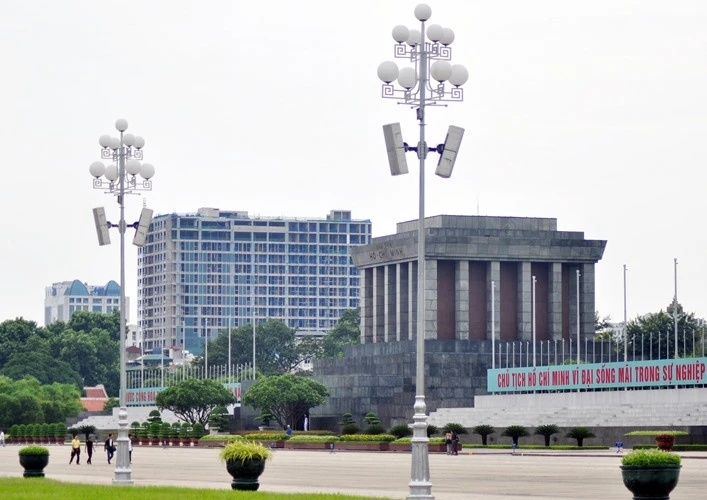Hà Nội: Lại đồng ý cho cao ốc 8B Lê Trực tự ‘cắt ngọn’ ảnh 1 Hà Nội: Lại đồng ý cho cao ốc 8B Lê Trực tự ‘cắt ngọn’ ảnh 1
