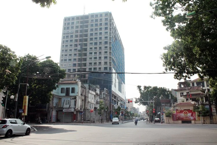 Hà Nội: Lại đồng ý cho cao ốc 8B Lê Trực tự ‘cắt ngọn’ ảnh 3 Hà Nội: Lại đồng ý cho cao ốc 8B Lê Trực tự ‘cắt ngọn’ ảnh 3