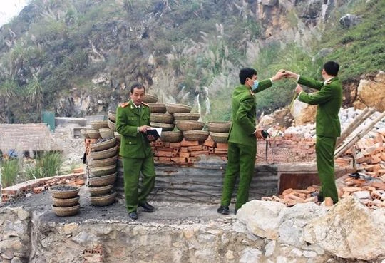 Công an đang khám nghiệm hiện trường