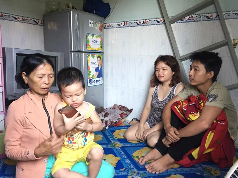 Đưa trẻ bị bạo hành ở cơ sở Mầm Xanh đi khám sức khỏe ảnh 1 Đưa trẻ bị bạo hành ở cơ sở Mầm Xanh đi khám sức khỏe ảnh 1