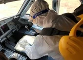 Dịch COVID: Phi hành đoàn được trang bị bảo hộ y tế đặc chủng