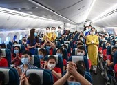 350 sinh viên, giảng viên y khoa từ Hà Nội vào Bình Dương chống dịch