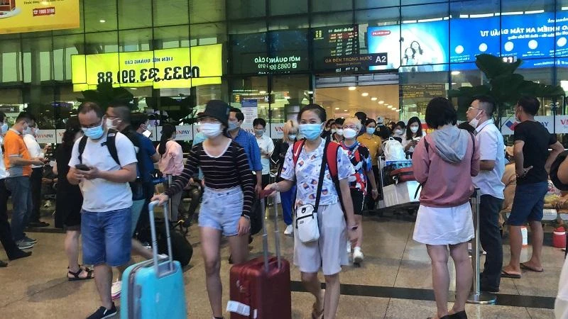 Sản lượng dự kiến khoảng 120.000 hành khách đi/đến/ngày tại sân bay Tân Sơn Nhất cao điểm lễ 2-9. Ảnh: P.ĐIỀN Sản lượng dự kiến khoảng 120.000 hành khách đi/đến/ngày tại sân bay Tân Sơn Nhất cao điểm lễ 2-9. Ảnh: P.ĐIỀN