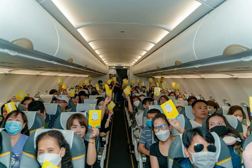 Hãng bay Vietravel Airlines tặng những tấm thiệp xinh xắn cho khách đi máy bay của hãng. Ảnh: VA Hãng bay Vietravel Airlines tặng những tấm thiệp xinh xắn cho khách đi máy bay của hãng. Ảnh: VA