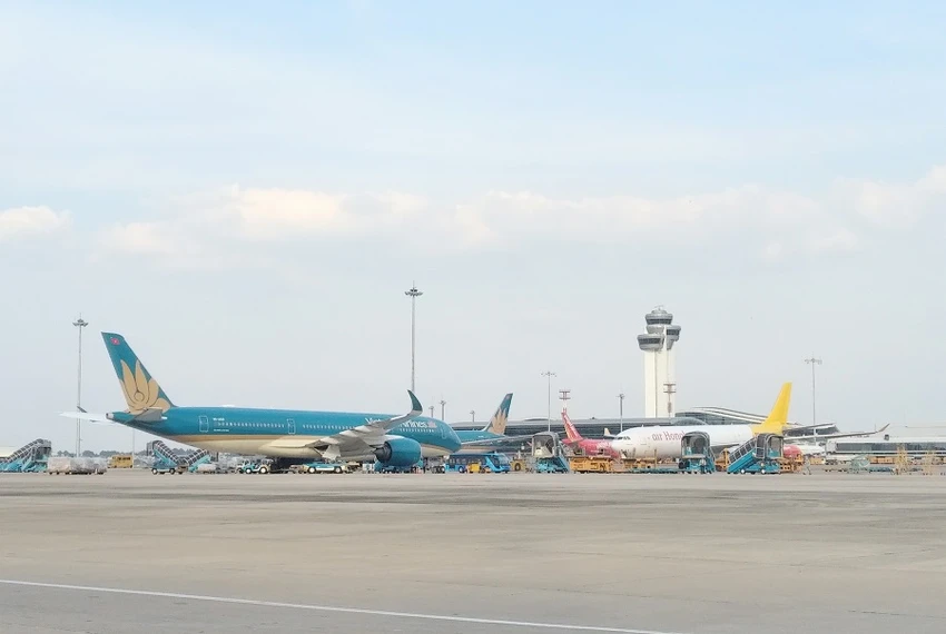 Vietnam Airlines tổ chức một chuyến bay khứ hồi miễn phí đưa công nhân về quê đón Tết. Ảnh: PHONG ĐIỀN Vietnam Airlines tổ chức một chuyến bay khứ hồi miễn phí đưa công nhân về quê đón Tết. Ảnh: PHONG ĐIỀN