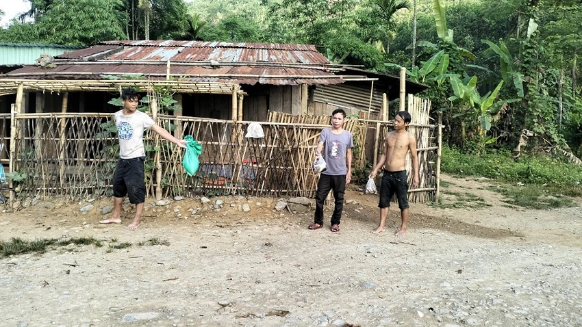 Do có nhiều loại cá có giá trị nên người dân mang về ăn hoặc bán cho hàng quán. Ảnh: T.LẠC Do có nhiều loại cá có giá trị nên người dân mang về ăn hoặc bán cho hàng quán. Ảnh: T.LẠC
