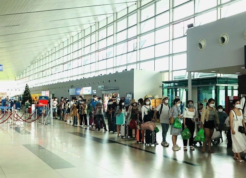 Sân bay Phú Quốc luôn nằm trong top sân bay đông khách nhưng thời gian qua khách nội địa và quốc tế đều giảm. Ảnh: P.ĐIỀN Sân bay Phú Quốc luôn nằm trong top sân bay đông khách nhưng thời gian qua khách nội địa và quốc tế đều giảm. Ảnh: P.ĐIỀN