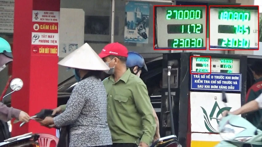 Mặc dù đã có lưu ý trả về số 0 trước khi bơm; kiểm tra chỉ số trước và sau khi bơm xăng dầu, tuy nhiên nhân viên ở đây lại liên tục nối số. Ảnh: PLO Mặc dù đã có lưu ý trả về số 0 trước khi bơm; kiểm tra chỉ số trước và sau khi bơm xăng dầu, tuy nhiên nhân viên ở đây lại liên tục nối số. Ảnh: PLO