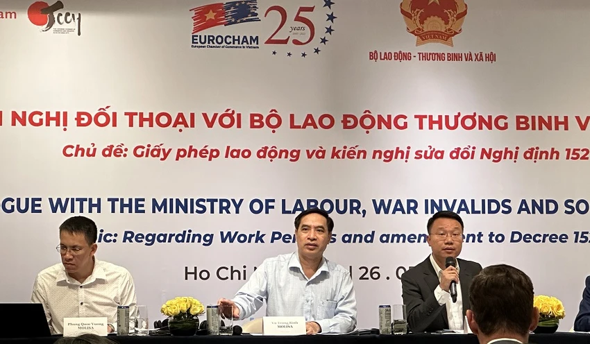 Các doanh nghiệp đã kiến nghị nhiều nội dung cần loại bỏ để thủ tục cấp giấy phép lao động bớt rườm rà. Ảnh: P.ĐIỀN Các doanh nghiệp đã kiến nghị nhiều nội dung cần loại bỏ để thủ tục cấp giấy phép lao động bớt rườm rà. Ảnh: P.ĐIỀN