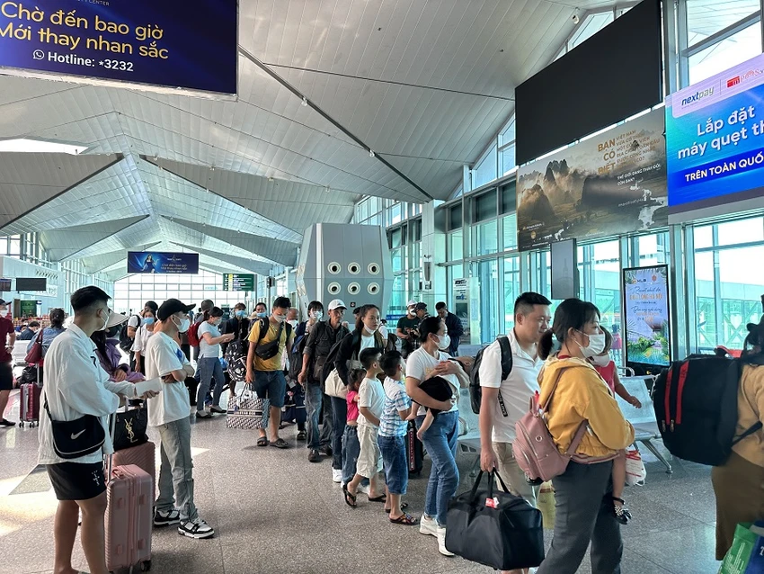 Sân bay Vinh, Nghệ An ghi nhận lượng khách nhộn nhịp trong các dịp lễ tết và cao điểm hè. Ảnh: P.ĐIỀN Sân bay Vinh, Nghệ An ghi nhận lượng khách nhộn nhịp trong các dịp lễ tết và cao điểm hè. Ảnh: P.ĐIỀN