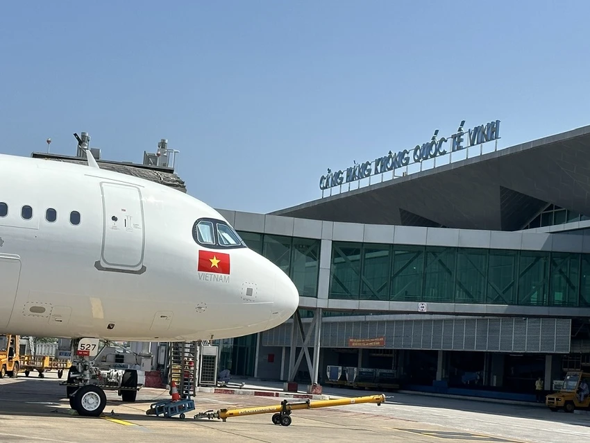 8 giờ 20 sáng nay 4-7, sân bay Vinh tiếp nhận chuyến bay đầu tiên. Ảnh: P.ĐIỀN