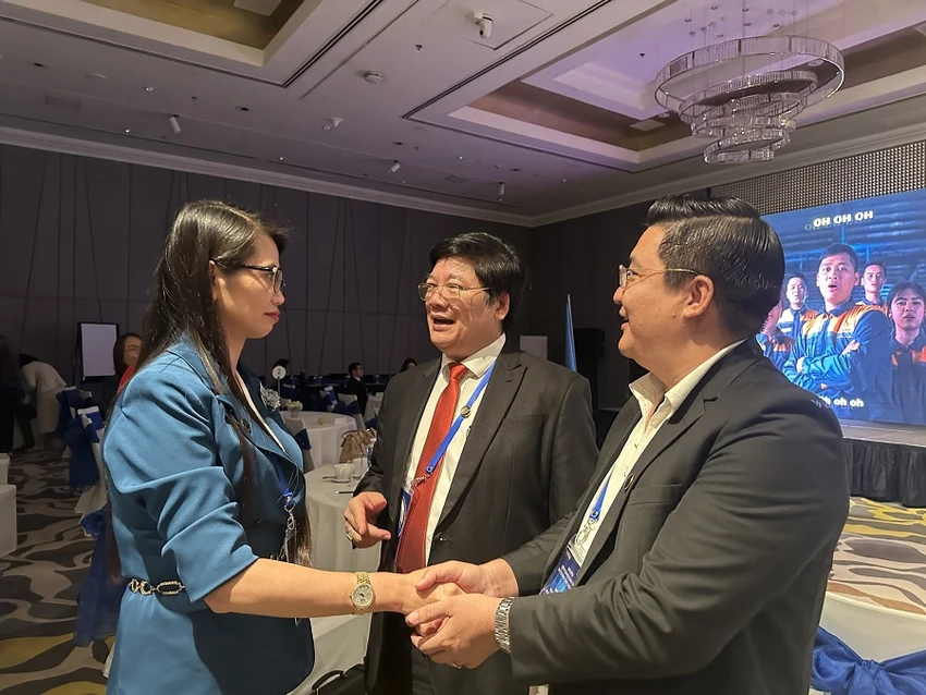 Chuyên gia bất động sản, trường đại học trao đổi kinh nghiệm đào tạo nhân sự ngành bất động sản. Ảnh: P.ĐIỀN Chuyên gia bất động sản, trường đại học trao đổi kinh nghiệm đào tạo nhân sự ngành bất động sản. Ảnh: P.ĐIỀN