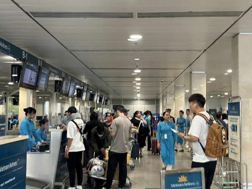 Quầy thủ tục các hãng hàng không không còn bận rộn, xếp hàng dài trong các dịp lễ tết, cao điểm hè. Ảnh: P.ĐIỀN Quầy thủ tục các hãng hàng không không còn bận rộn, xếp hàng dài trong các dịp lễ tết, cao điểm hè. Ảnh: P.ĐIỀN