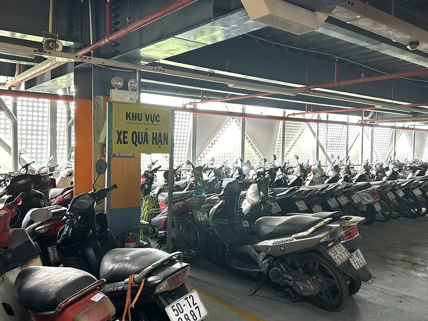 Hơn 650 chiếc xe máy, đủ các chủng loại được sắp xếp tại khu vực xe quá hạn. Ảnh: P.ĐIỀN Hơn 650 chiếc xe máy, đủ các chủng loại được sắp xếp tại khu vực xe quá hạn. Ảnh: P.ĐIỀN