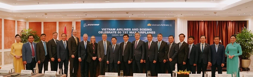 Toàn cảnh lễ ký kết bản ghi nhớ, chào bán 50 máy bay thân hẹp Boeing 737 MAX với giá trị 10 tỉ USD. Ảnh: VNA Toàn cảnh lễ ký kết bản ghi nhớ, chào bán 50 máy bay thân hẹp Boeing 737 MAX với giá trị 10 tỉ USD. Ảnh: VNA