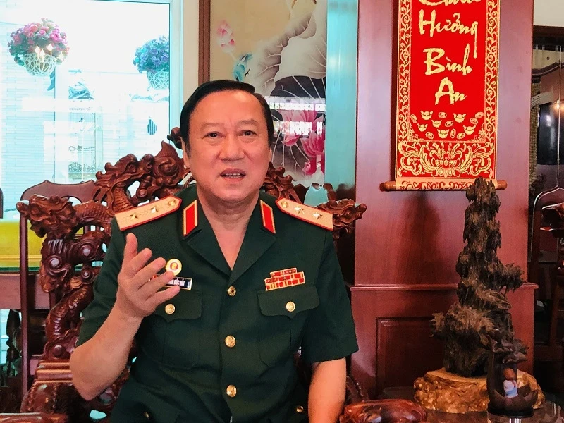 Trung tướng Nguyễn Đức Hải nhận xét Thượng tướng Nguyễn Chí Vịnh, một nhà ngoại giao quốc phòng đa tài. Ảnh: P.ĐIỀN