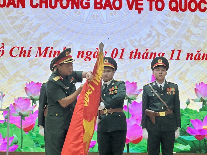 bao-quan-khu-7-nhan-huan-chuong-bao-ve-to-quoc.jpg