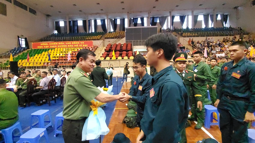le-giao-nhan-quan-o-quan-tan-binh-2-4224-8040.jpg