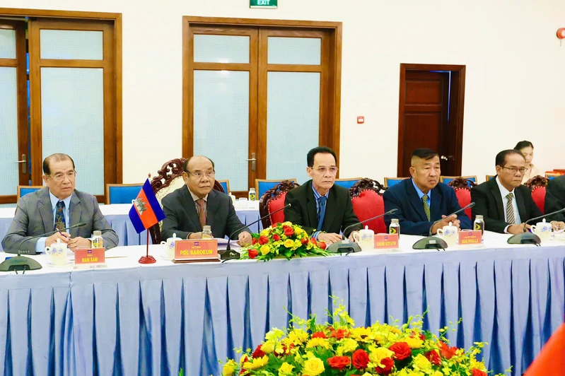 tiep-tuc-duy-tri-11-doi-quy-tap-tai-campuchia.jpg