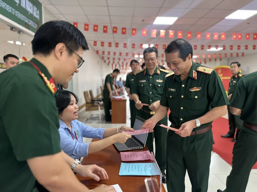 phuong-thao-bau-cu.jpg