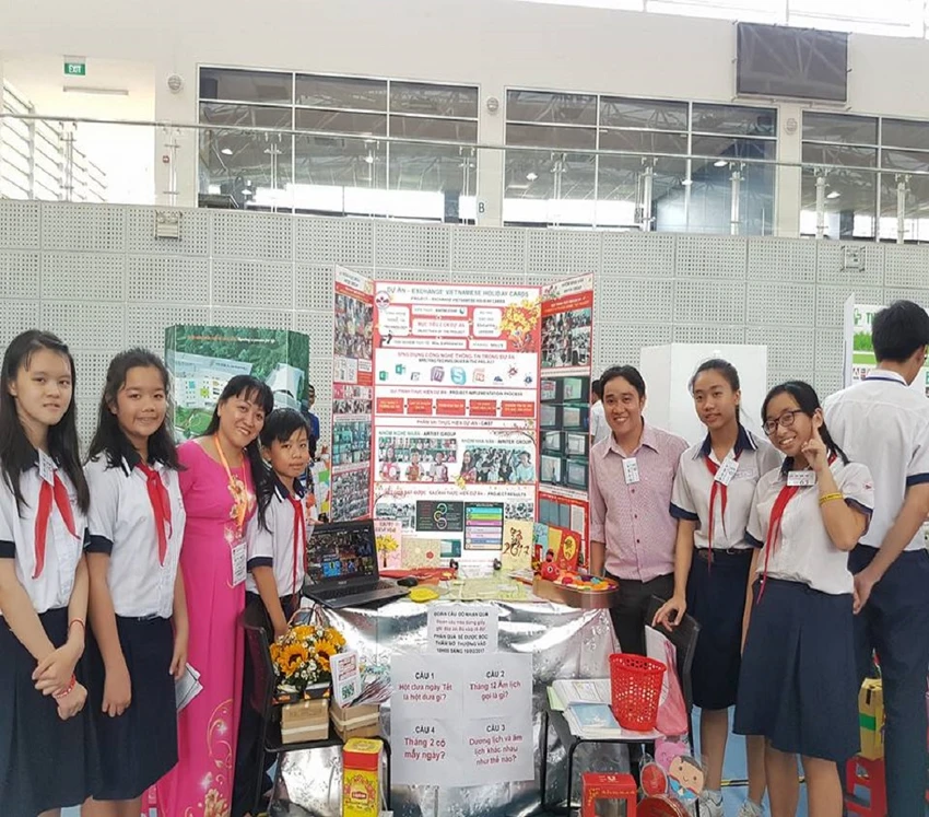 Người phả nét son cuộc sống vào đầu óc học trò ảnh 1