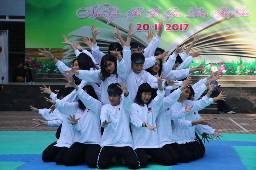 Những màn flashmob 'cực chất' của HS trường Nguyễn Du ảnh 1 Những màn flashmob 'cực chất' của HS trường Nguyễn Du ảnh 1