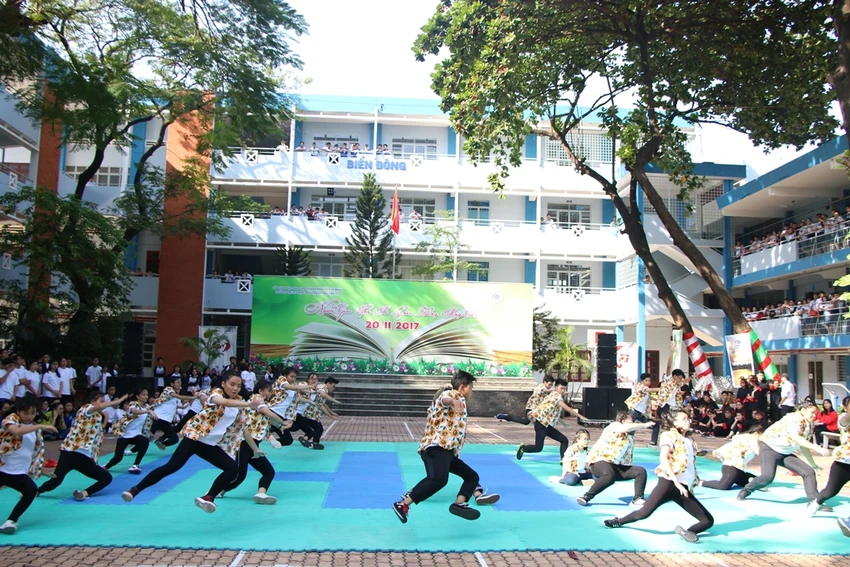 Những màn flashmob 'cực chất' của HS trường Nguyễn Du ảnh 4 Những màn flashmob 'cực chất' của HS trường Nguyễn Du ảnh 4