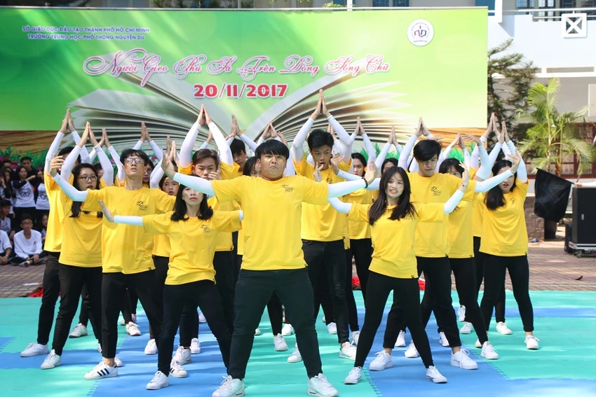 Những màn flashmob 'cực chất' của HS trường Nguyễn Du ảnh 6 Những màn flashmob 'cực chất' của HS trường Nguyễn Du ảnh 6