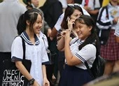 Học sinh rạng rỡ vượt qua môn thi đầu tiên vào lớp 10
