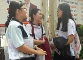 Thí sinh khóc với đề toán vào trường trung học thực hành