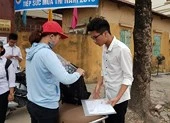 'Con cứ yên chí thi, cả thế giới mẹ lo hết'