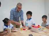 Học sinh thích thú trải nghiệm mô hình lớp học Phần Lan