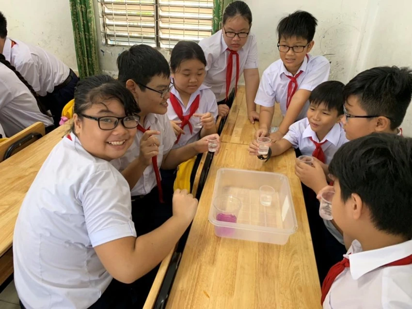 Kéo co, nhảy bao bố, đua xe đạp, khai giảng vui không thể tả! ảnh 7 Kéo co, nhảy bao bố, đua xe đạp, khai giảng vui không thể tả! ảnh 7