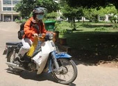 Sinh viên nôn nao trở lại ký túc xá để... lấy đồ