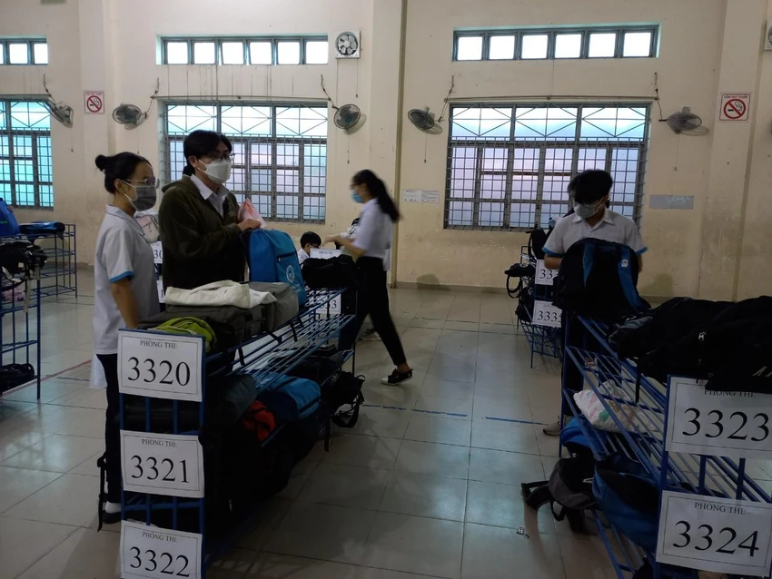 Hơn 1 triệu thí sinh bước vào môn thi ngữ Văn của kỳ thi tốt nghiệp ảnh 5 Hơn 1 triệu thí sinh bước vào môn thi ngữ Văn của kỳ thi tốt nghiệp ảnh 5