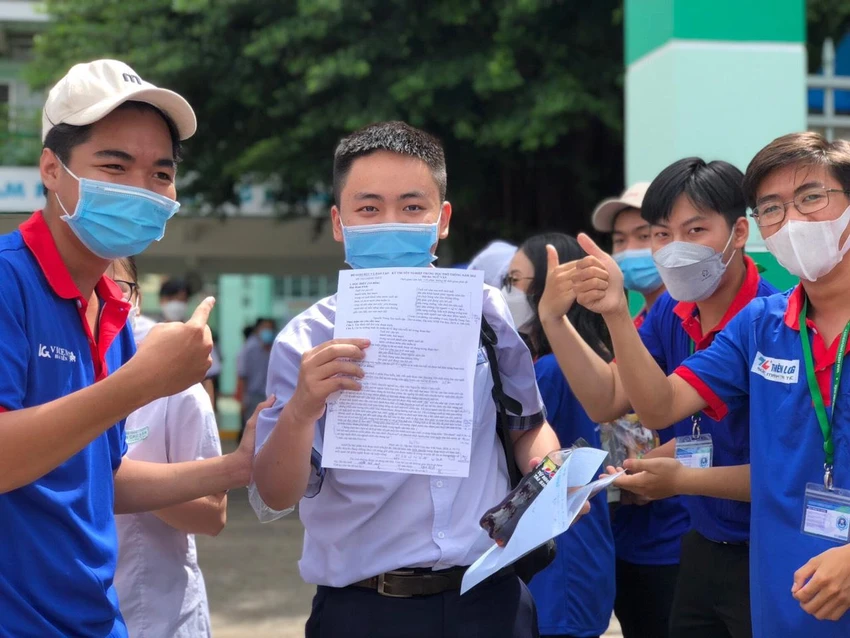 Môn Văn nhiều thí sinh làm được bài vì đề không quá khó. Ảnh: TÚ NGÂN Môn Văn nhiều thí sinh làm được bài vì đề không quá khó. Ảnh: TÚ NGÂN