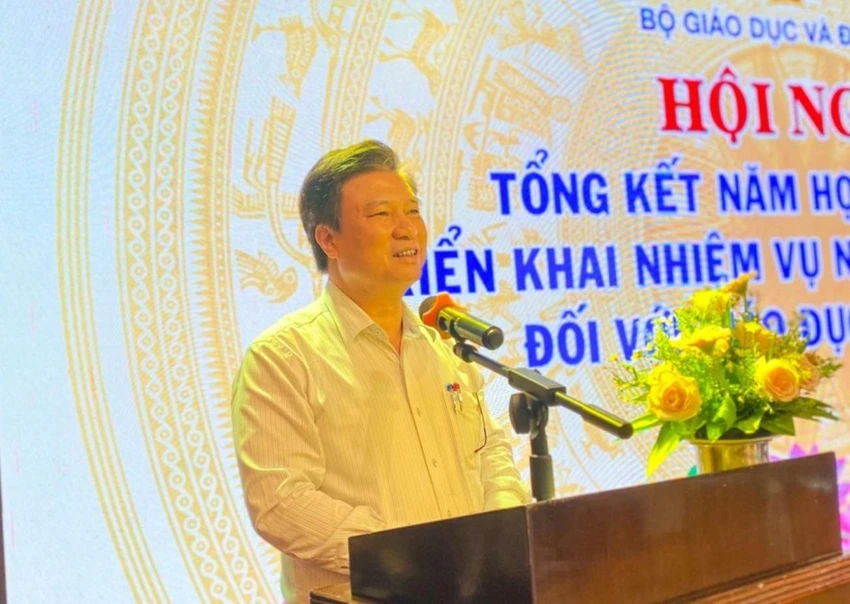 Thứ trưởng Bộ GD&amp;ĐT Nguyễn Hữu Độ phát biểu tại Hội nghị. Ảnh: Báo Giáo dục thời đại