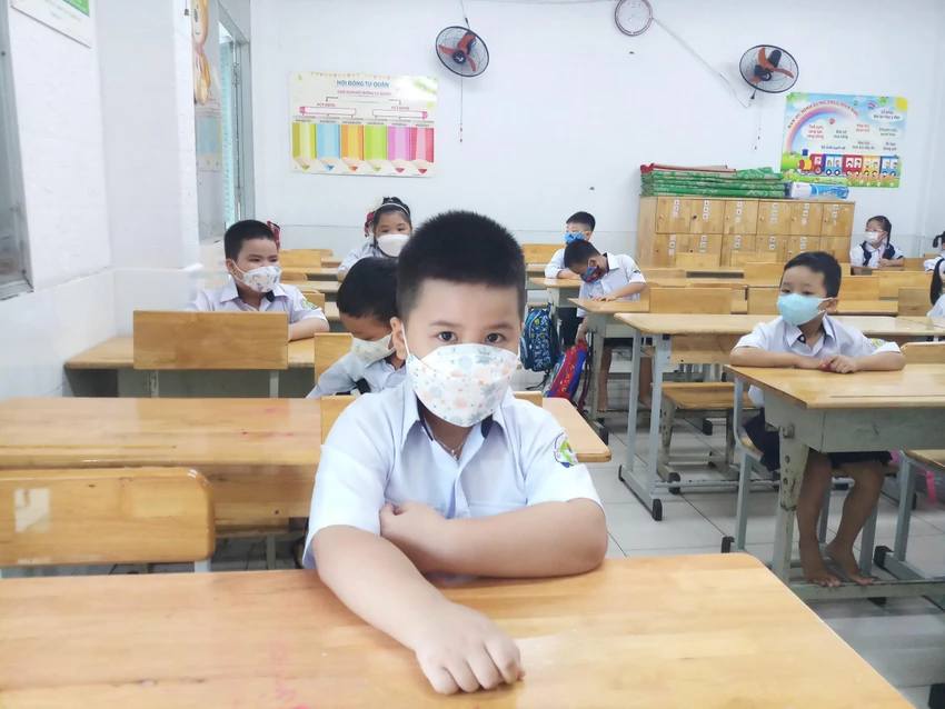 Học sinh trường Tiểu học Lê Văn Thọ, quận Gò Vấp trong ngày tựu trường. Ảnh: NQ Học sinh trường Tiểu học Lê Văn Thọ, quận Gò Vấp trong ngày tựu trường. Ảnh: NQ