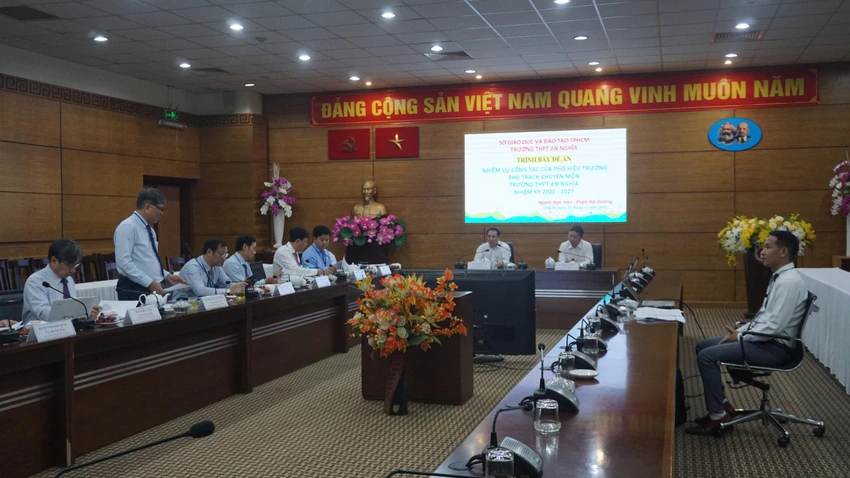 Giám đốc Sở GD&ĐT TP.HCM phát biểu tại Hội đồng thi tuyển vị trí Phó Hiệu trưởng. Ảnh: NGUYỄN QUYÊN Giám đốc Sở GD&ĐT TP.HCM phát biểu tại Hội đồng thi tuyển vị trí Phó Hiệu trưởng