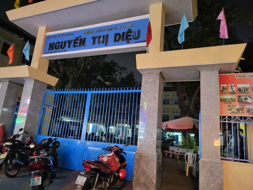 THPT Nguyễn Thị Diệu giáo viên nước ngoài bị cho nghỉ việc