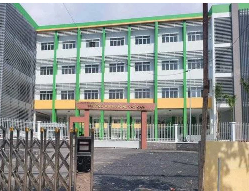 Trường THPT Lương Văn Can, nơi xảy ra sự việc. Ảnh: TT 9 giáo viên bị miễn nhiệm không rõ lý do: Sở GD&ĐT TP.HCM ra kết quả xử lý