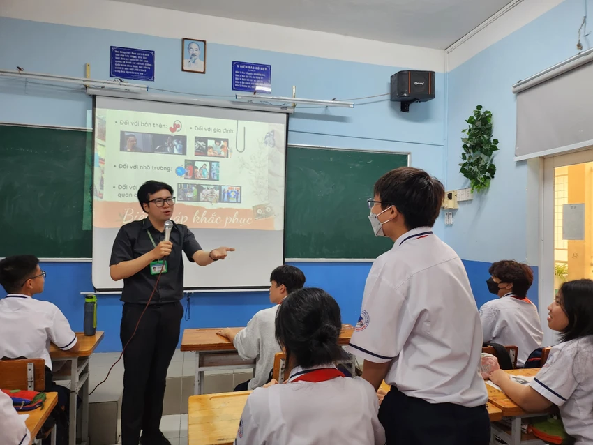 Một giờ học của học sinh lớp 9 Trường THCS Nguyễn Du, quận 1. Ảnh: NGUYỄN QUYÊN Một giờ học của học sinh lớp 9 Trường THCS Nguyễn Du, quận 1. Ảnh: NGUYỄN QUYÊN